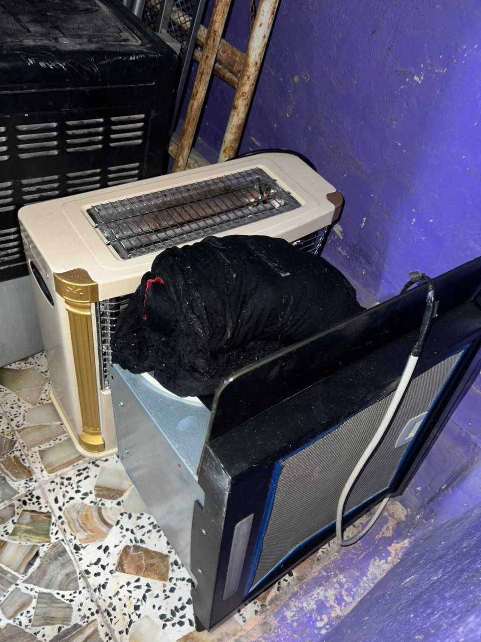 السلام عليكم غراض للبيع شغالت كلهن امامكم بالصوره اليشتري يتصل *********** كلهن 150
