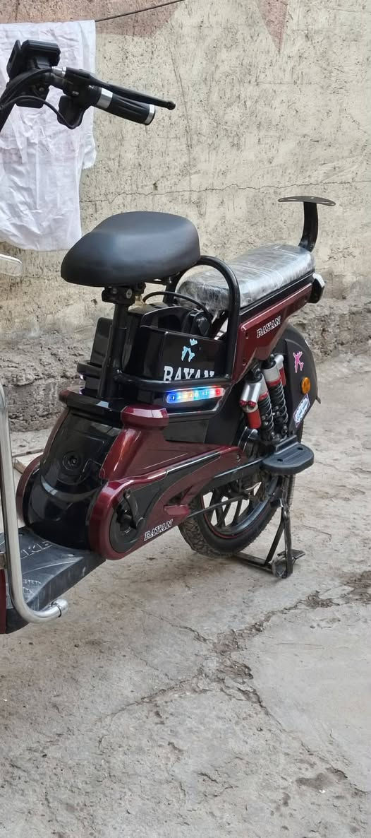 سلام عليكم دراجه شحن للبيع 5 بطاريات 4 سرع مثبت سرعة لايت عالي ناصي تجي تشوف على الفحص السعر 450 وبيها مجال 
العنوان: النجف الاشرف حي الوفاء قرب سوق هرج
للاتصال والاستفسار ***********
