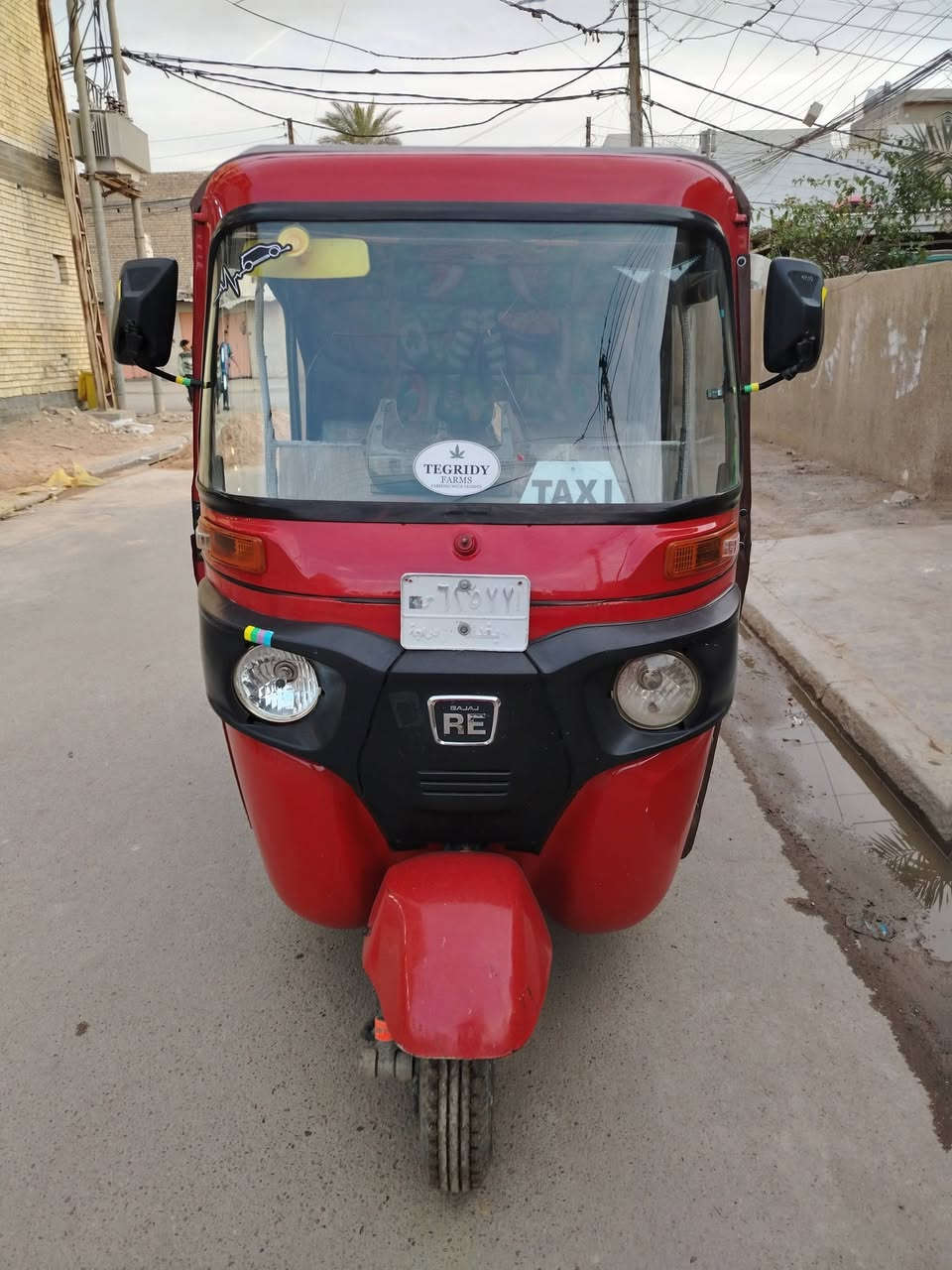 سلام عليكم تك تك للبيع رقم بغداد موديل 22 سنويه 27 كامله مكمله اكسل جديد كلج وقمجيات جدد تخم تاير مدوشمه ناعمه للخير بيها طخه بل امام بسيطه وبيها صبغات بس جماليه مو ضربه مكاني الدوره سعر 8 ملاين وبيها مجال ***********
