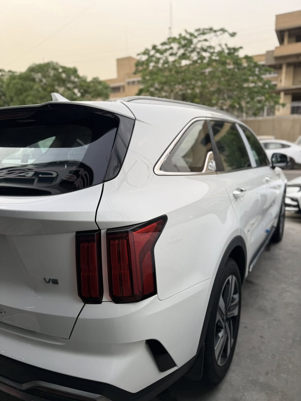سلام وعليكم كيا سورنتو موديل 2021ماشية45حقيقي مكفوله من الصبغ والتبديل ماعدا رصعتين سحب بل جهاز ولباقي كفاله شوط السونر مواصفات السيارة محرك 6سلندر سبعه راكب تبريد ثلالث قطع لايت اربع عدسات جنطة كهرباء بصمة تشغل وبصمه ابواب شاحن وير ليس شاشة متصله ريل نفكيشن موصفات معروفه سعر 260$عنوان السيارة بغداد الكريعات شارع الوقف السني  رقم الهاتف ***********
