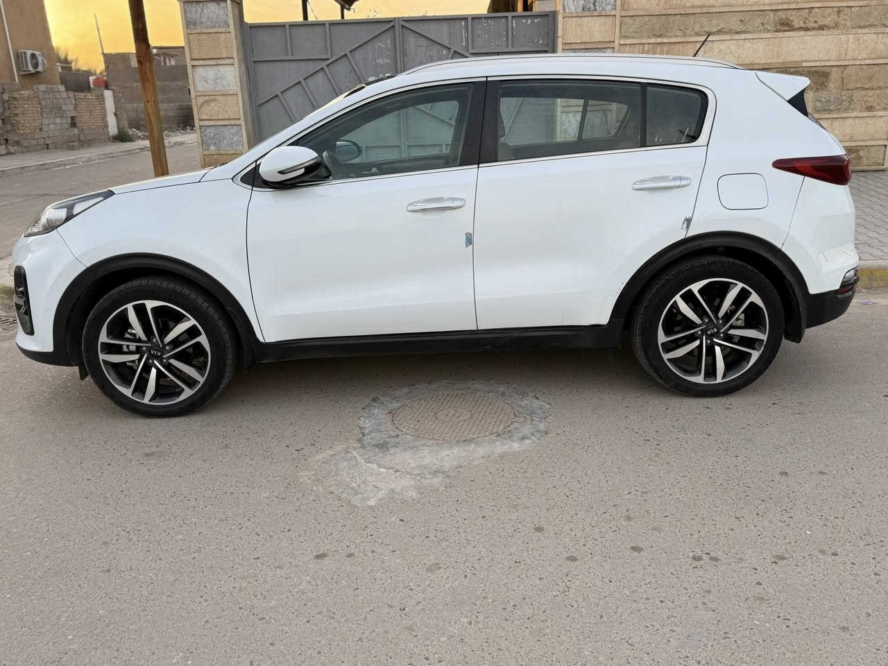 السلام عليكم بيع ومراوس حسب القناعه سبورتج موديل ٢٠١٩  خليجي مواصفات بنراما داخل حمصي 
كفاله صبغ وتبديل اسبير ما نازل 
السعر  ١٩٧  المكان الوسفيه رقم تلفون ***********
