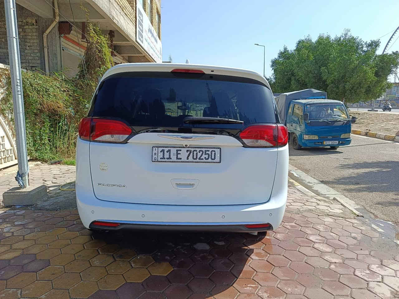 كرايسلر باسفيكاا 2020 بدون حادث
تقرير غرق السيارة بلادية كير محرك كهربائيات كلها شغالة 
محرك 6 سلندر 3600 كير 9 
كشنات جلد تدفئة كشن وستيرن 
بيبان كهرباء جنطة كهرباء 
ماشية 143 كيلو 
السعر 200 بيها مجال بسيط
***********
