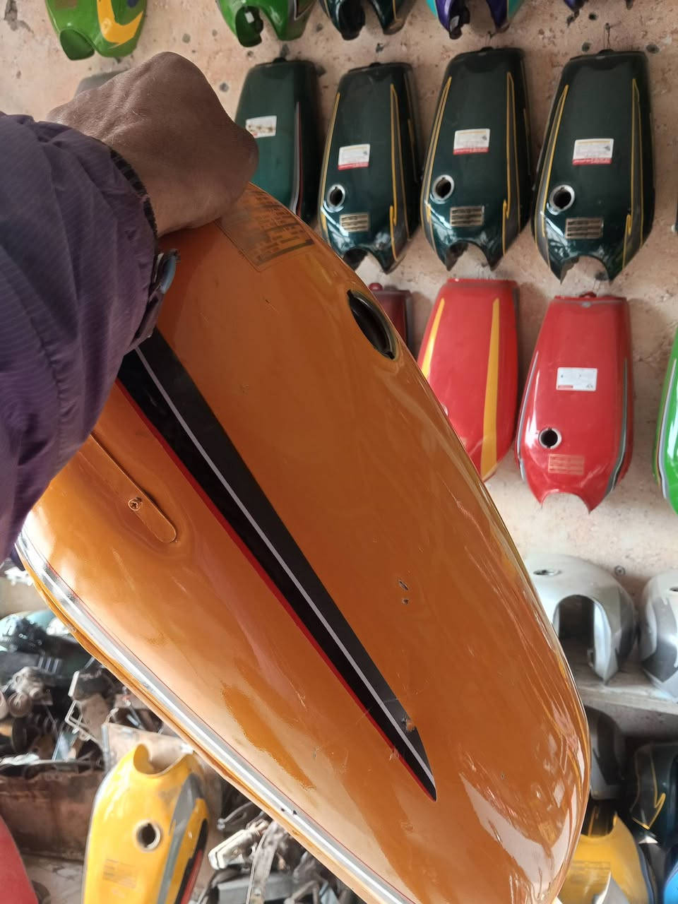 السلام عليكم شباب 
تانكيات ايراني اصلي 
على 10الف التانكي بدون صفاح 
كوت شارع النفط مقابيل ماركت الياسري محل كرار اللامي


**إذا كنت صاحب هذا الإعلان وتريد حذفه لأي سبب، رجاءا أرسل رسالة إلى الدعم الفني**