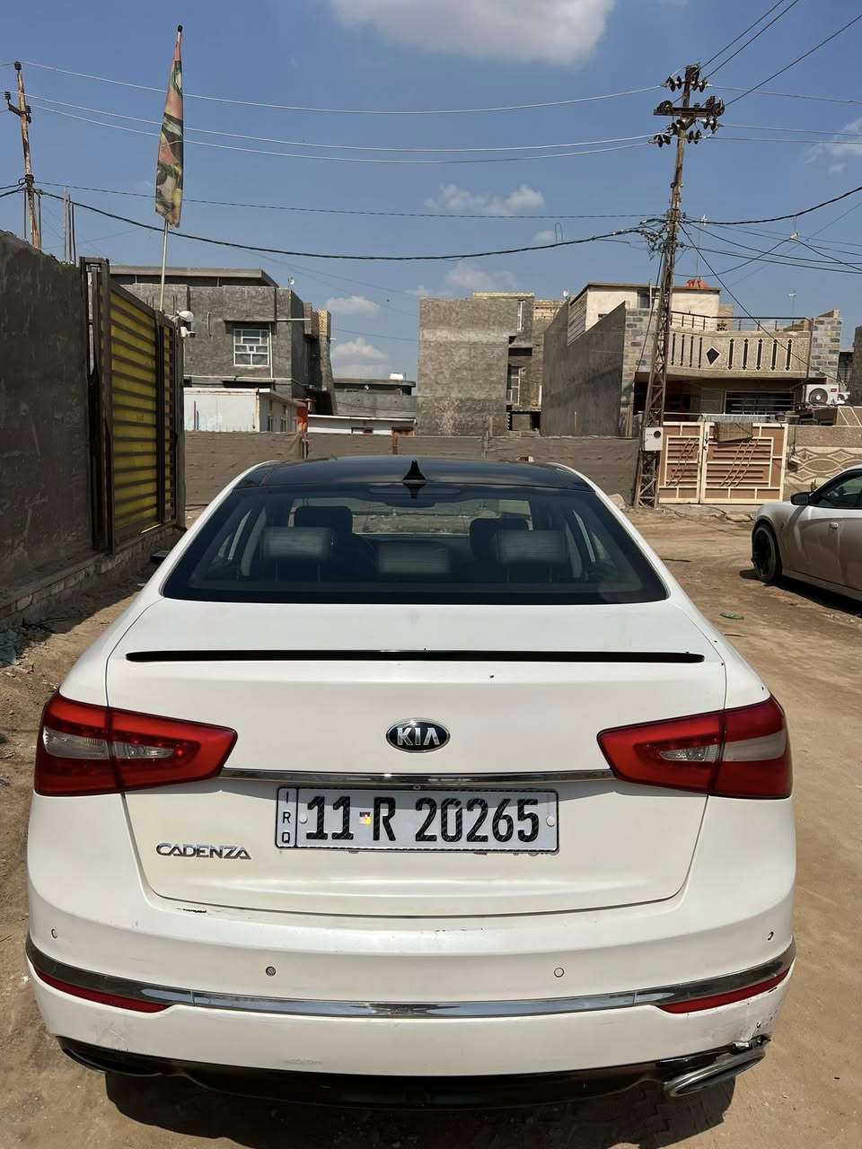 من رخصة الگروب
سيارة للبيع أو مراوس حسب القناعة 
كادنزا مُديل 2016
بيها أربع قطع بدون دواخل 
فول مواصفات واحد على واحد 
بنوروما بصمة تشغيل 
بصمة بيبان 
كشنات جلد 
تبريد خلفي 
حساسات امامية وخلفية 
رقم الهاتف ***********
العنوان كربلاء الهندية 
السعر 110وبيها مجال بسيط
