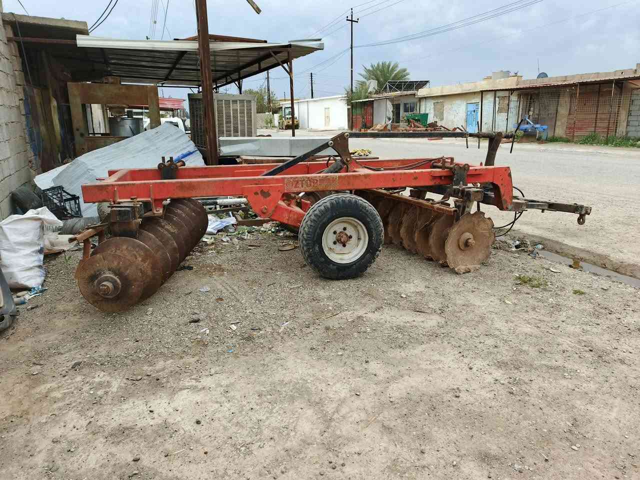 دسك حجم 18للبيع نوعيه استبرق السعر 27ورقه اوبي مجال بسيط 
عنوان كركوك ناحية يايجي حدادة اسطه نظمي
                   ***********
