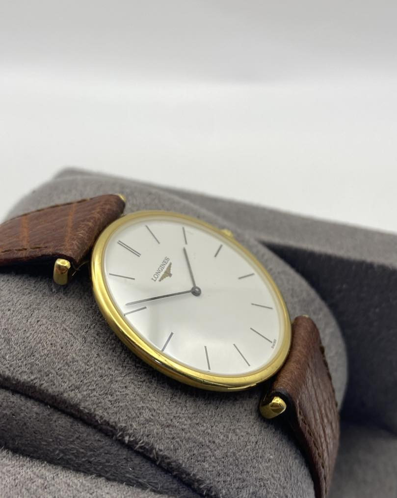 LONGINES 
La Grande
كوارتز 
قطر ٣٣ 
نظافة جيدة 
سير مُستبدل بوك بلادي 
تعمل بكفاءة عالية 
#longines #Longines #longinesvintage #swisswatch


**إذا كنت صاحب هذا الإعلان وتريد حذفه لأي سبب، رجاءا أرسل رسالة إلى الدعم الفني**