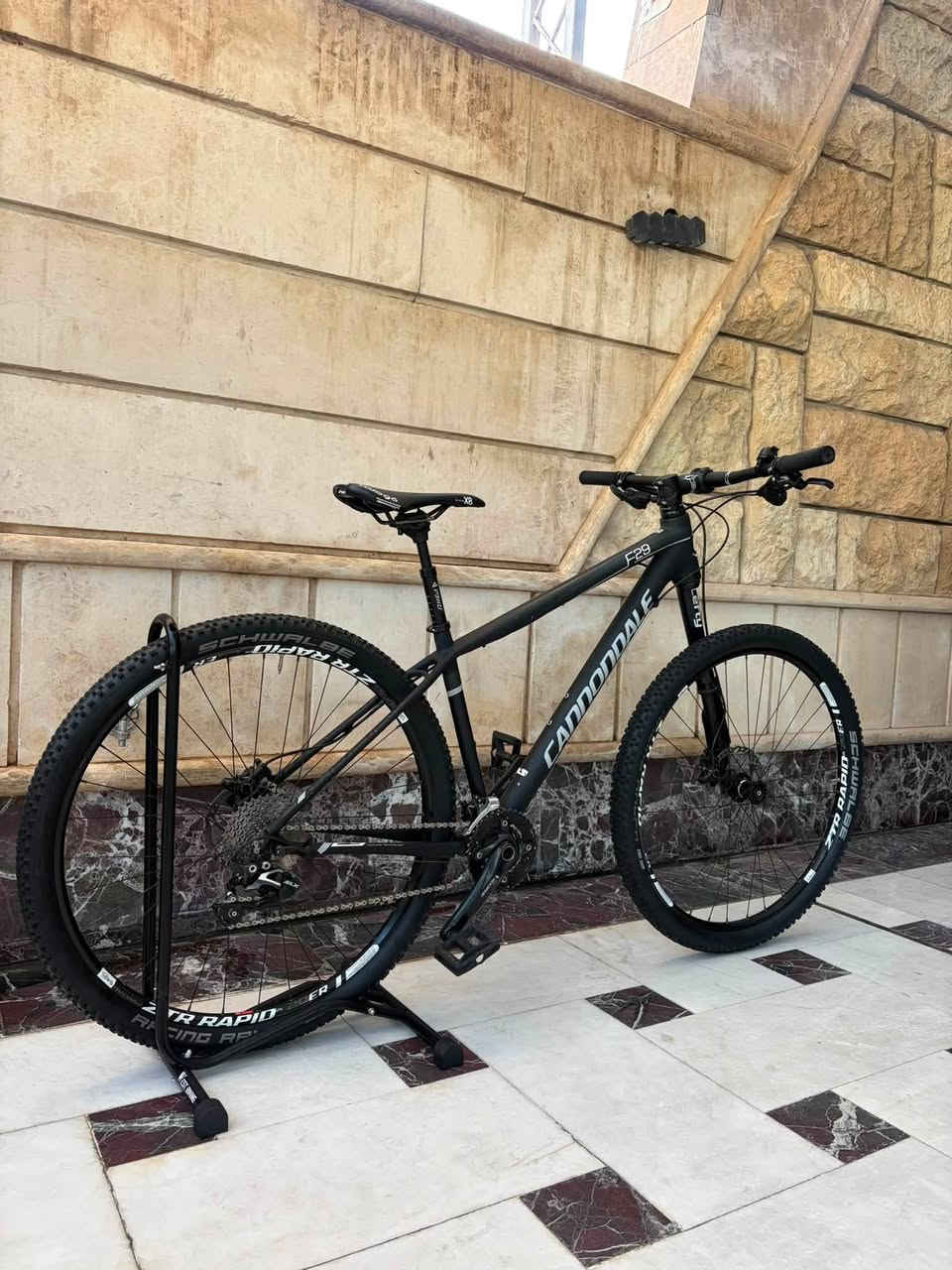 السلام عليكم
للبيع Cannondale Lefty f29🌟
المعدن كاربون
حجم الفريم M 
حجم التاير 29 
كروب سيت SLX 
بريكات DEORE 
تايرات من شركه SCHWALBE بنضام الچوبلس  
وياله من شركه ZTR RAPID
قبضات CANNONDALE
ستيرن CANNONDALE 
رگبه CANNONDALE

للتواصل/***********☎️
مكاني بغداد زيونه 710📍
يتوفر توصيل جميع انحاء العراق🚚
