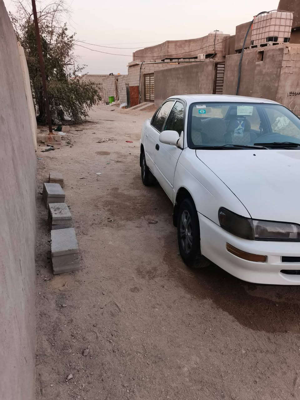 أقر المنشور قبل الاتصال🔃السلام عليكم سيارة كورلا موديل ١٩٩٣ بصره رقم إنجليزي بأسمي سنويه مجدده ال٣١ سيارة جديده مكفولة من الگص والنقل الجثه والضربه  مال جناي تقفيل سنتر لوك سايد ابريك كهربائيات شغاله طخم تاير مكينه وگير كارتون تبريد ثلج  ❄⛄السعر ٤٧ وبيه مجال لطيبين مكان السيارة بصره سفوان أنا مكلف بنشر وهذا رقم صاحب السيارة ***********
