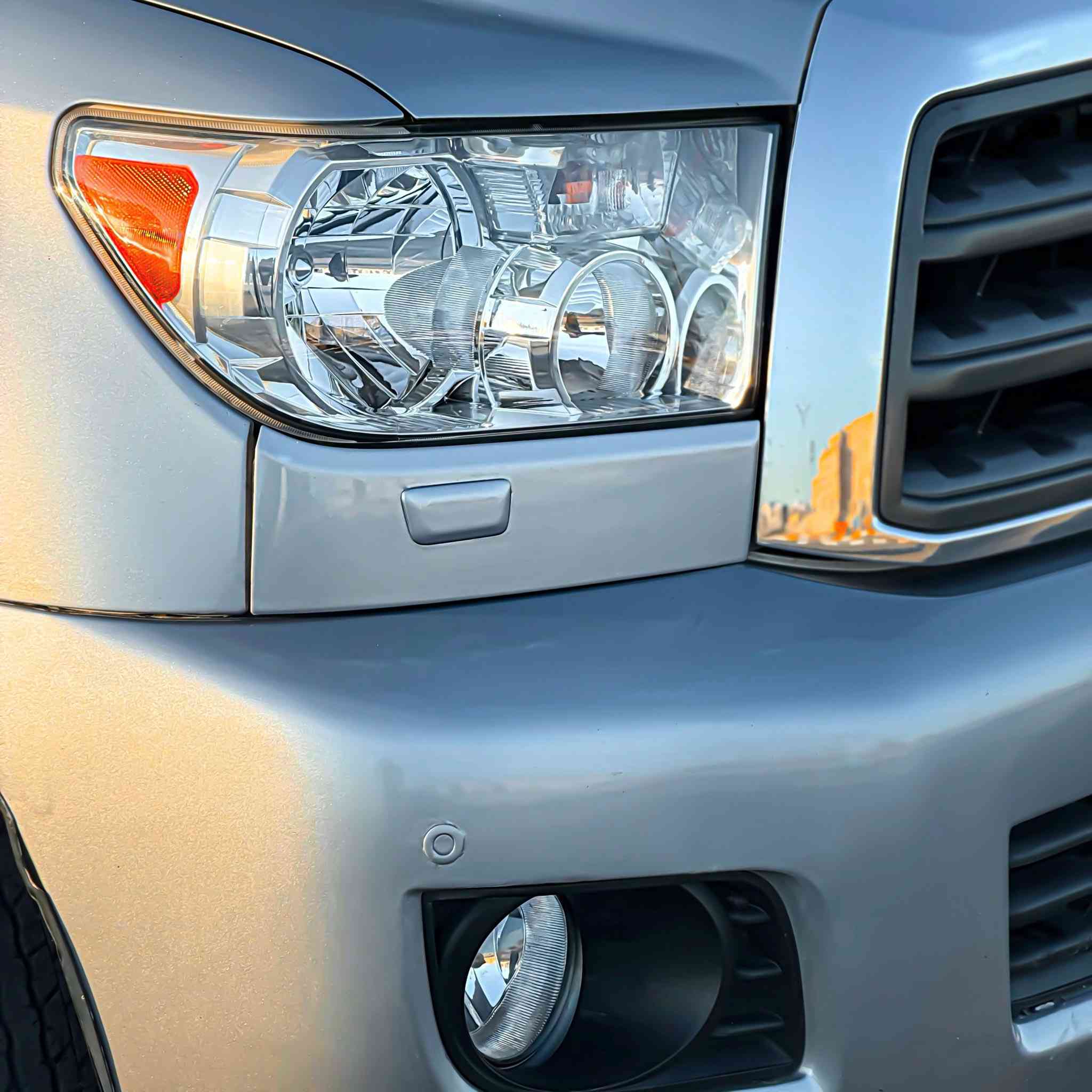 السلام عليكم من رخصت الأدمن المحترم....
صلوا على الحبيب محمد 😍😍😍...
TOYOTA SEQUOIA 2009 SR5
للبيع او المراوس تويوتا لاندكروزر سيكويا موديل 2009 فئة SR5 أمريكي ثلاث قطع صبغ فقط بدووون دواخل او ايرباك  بعدها على وضع الوكالة السيارة جديدة جدااا بحالة الشركة جاهزة من كلشي كير مكينة حدادية تبريد ثلج ❄️ تدفئة كلشي جاهز وشغال موااصفات السيارة فووول مواصفات 1/1 SR5 عدا الفتحه ..........
مكينة من نوع (FORCE i((4.7L)..
كراسي جلد+تدفئة.
كراسي كهرباء.
7 راكب.
3 قطع تبريد ((منفصل)).
نضام تبريد CLIMATA ثلاث قطع.
نضام APS.
نضام Cruise Speed ((مثبت سرعة)).
شاشة كبيرة((نضام APPLE CAR PLAY+B-T+Wi-Fi)).
منافذ ((USB+USB-C)).
شاحن متنقل خلفي.
وبعد بيهاا هواااي مواصفات السيارة جاهزة وكاملة 100% من جميع النواحي بعدها بحالة الوكالة ماشية(160) الف وبل اضافة عليها طبقة حماية ((نانو سيراميك)) مع الضمان رقم بغداد دولي سنوية ((2030)) تتحول في كافة محافظات العراق السعررررر ((١٧٣)) وبيهاااا مجااااال....❤️
للأستفسار:***********
