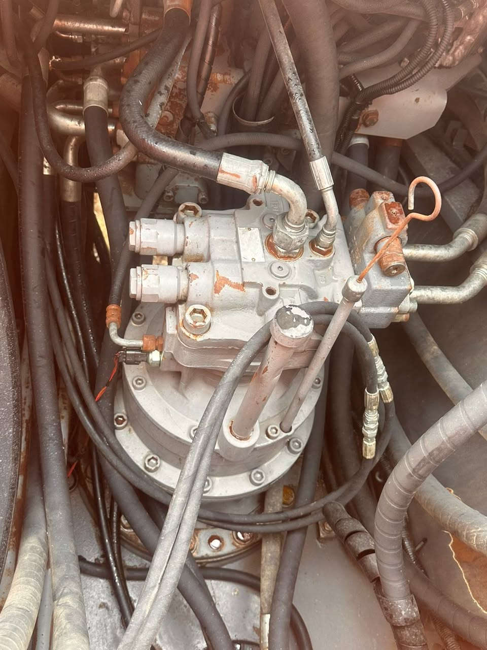 سلام عليكم للبيع فقط حفاره هيتاشي زت ثري حجم 210 ايلسي مكفوله وجاهزه للعمل رقم بغداد سنويه 31 زنجيل 70 
فقط الثكاله صبغ الباقي كفاله عامه حداديه رولات جدد كماشه وكيله جدد نقار وياهه جاهزه العمل مكاني بغداد
استفسار رقمي ***********
