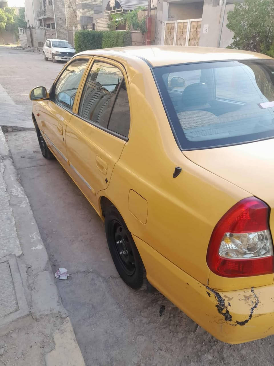 السلام عليكم سيارة هواندي فيرنا موديل 2014 السيارة احلى من الصورة مكفولة من كص وضربه سعر السيارة اخو البلاش (65) وبيه مجال حك الجيه 
 تايرات صدر مكينه كير كله خير من ﷲ 
رقم صاحب السيارة (***********)
