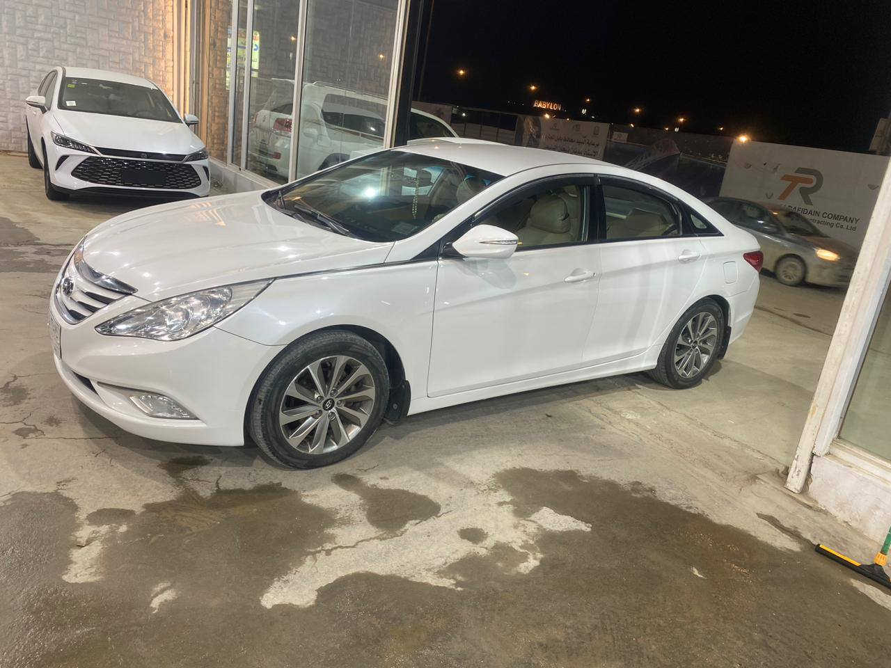 سوناتا موديل ٢٠١٥ مواصفات فول تبريد قطعتين اشاير بل مري  مكفوله الشركه العامه تحكم استيرن مري شفط محرك 2400دوش بيها قطعتين بارد صغار كلش حافه وسونار وياها *********** مكانها الحله سياره مال جناي نضيفه بمعنى الكلمه محتاج ضرف وابيع اتصال فقط  سعر ١٤٨
