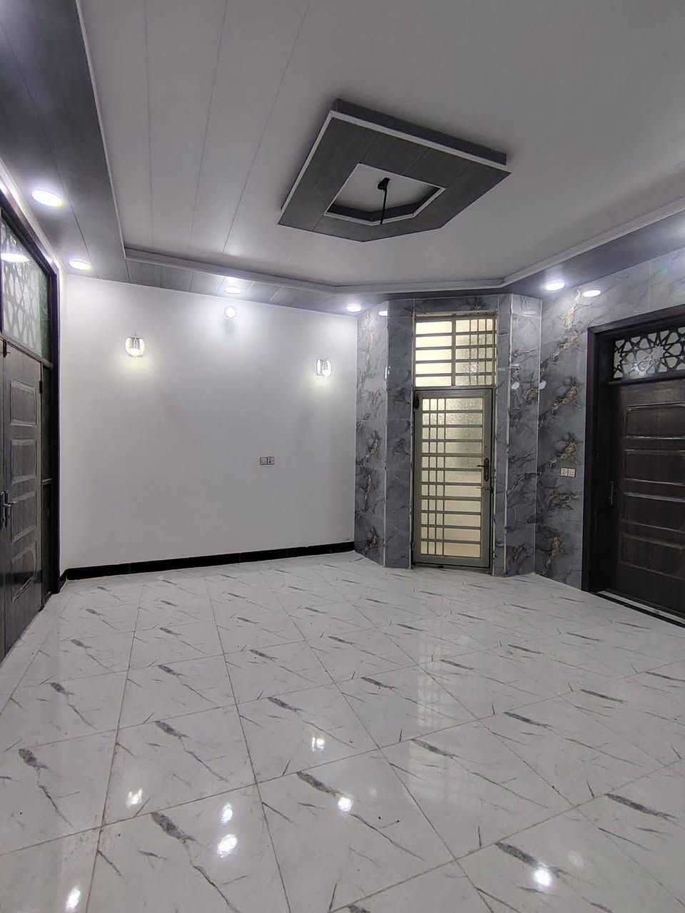 150 متر للبيع
طابو زراعي سند 25 قرار محكمه مرقم ومشمول بالتطويب
بيت جاهز وكامل من كلشي ربط ماء وكهرباء حنفيات مغاسل سخان خزان ماء ماطور ماء بيت جاهز مجهز
بسعر 63 وبي مجال
موقع مميز شارع تبليط بعرض 15 متر مقابل ملحق قرية الغدير
للاستفسار اتصل على *********** أو مراسله واتساب
