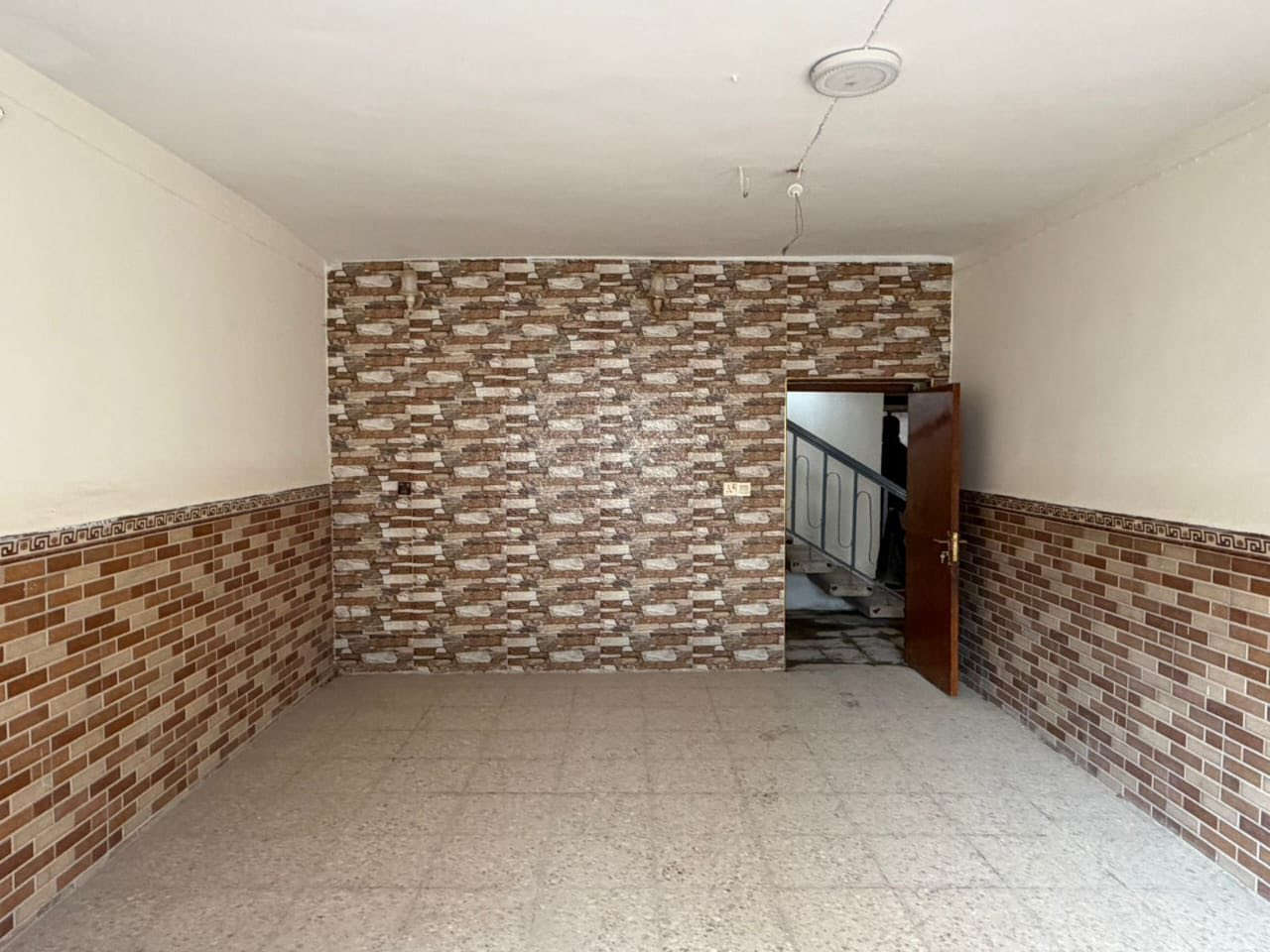 ⁨ ⁨ ⁨ 🏠بيت طابو صرف موقع مميز لبيع  بناء قديم ينسكن 🏠

. ((((🏢🏢🏢🏢 🧿🧿🧿)))) ⭕

الموقع // مقابيل المستشفى التركي جهة جسر الجمعية الشهداء الاولى 90م عن شارع 60 
 
المساحـــة الكليه / 200

الواجه / 10

التفاصيل // الطابق الاول /يحتوي ع كراج سيارة ثلاث غرف  نوم صالة هول مطبخ صحيات 

السعر :  ***********  محمد الجنابي المدهش  للعقارات⁩⁩⁩

