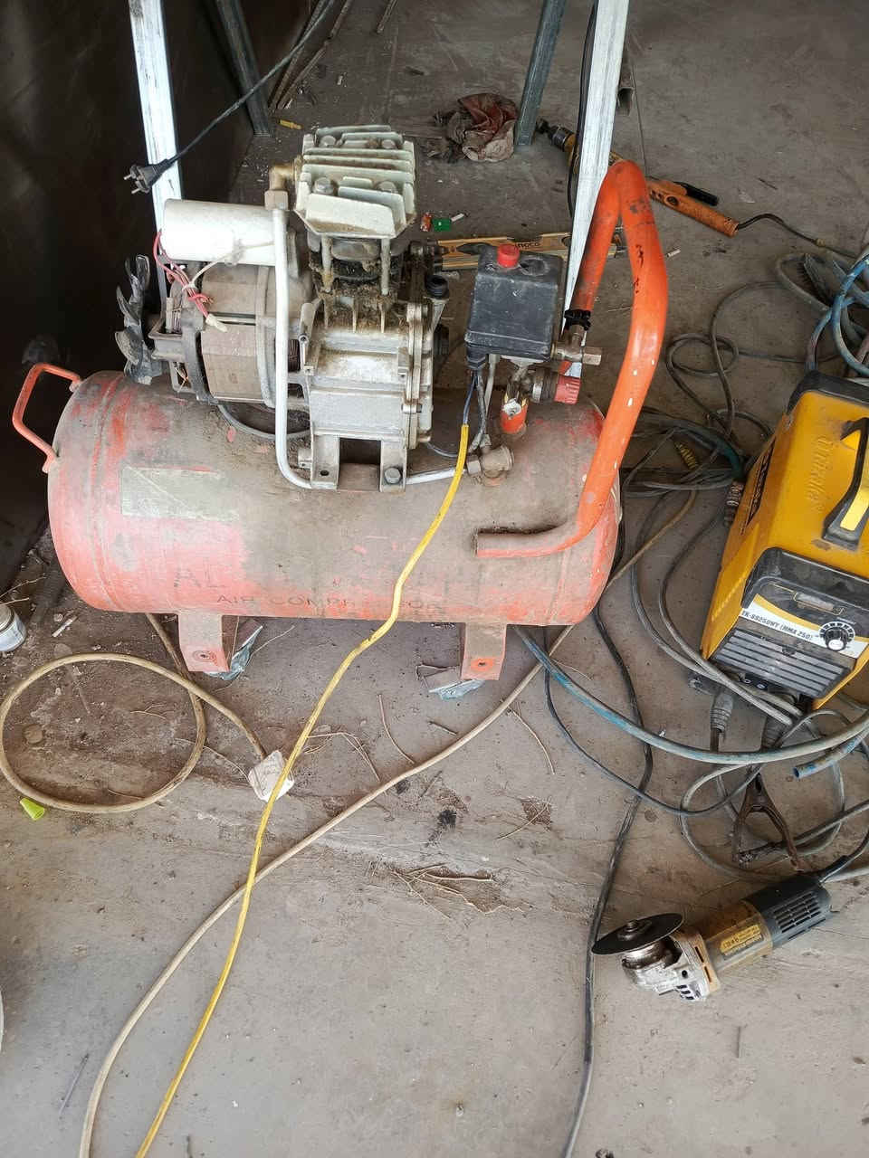 سلام عليكم تاروسه للبيع السعر 75
مكان بغداد بسمايه شوفت عينك ماعرف بيهن 
***********
