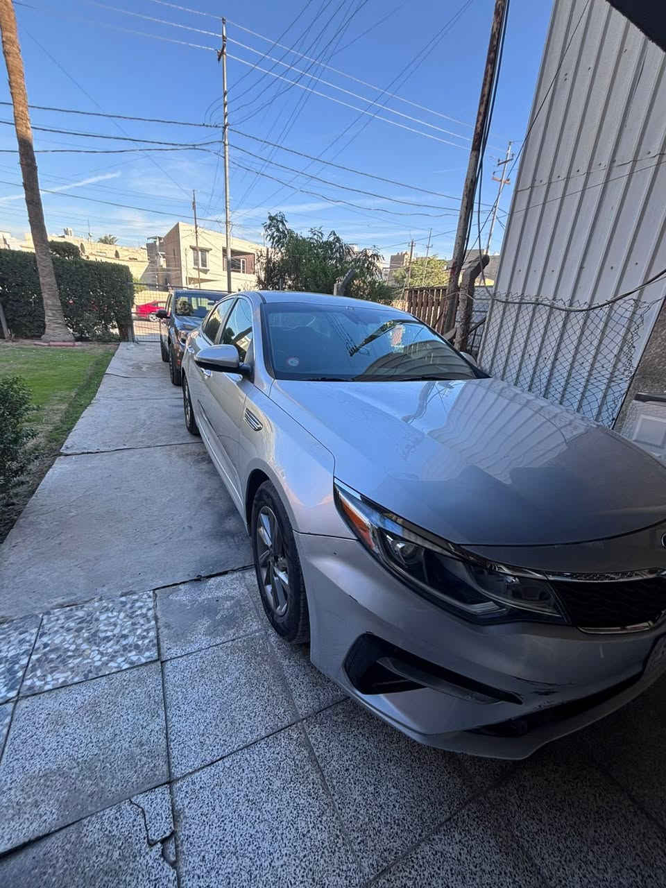 السلام عليكم كيا أوبتما موديل 2020 وراد امريكي حادثهه خلفي بسيط  وبيهه بعض الملاحظات البسيطه بالبدي موضح بفحص السونار گير ومحرك مگفول ماشيه38 الف مايل السياره استخدامهه كلش نظيف ومرفق وياهه صور الحادث وايضا فحص سونار المتدلاوي حجم المحرك 2400 jdi السعر 13500 $ وبيهه مجال بسيط حگ الجيه مكان السياره بغداد للاستعلام الاتصال ***********
