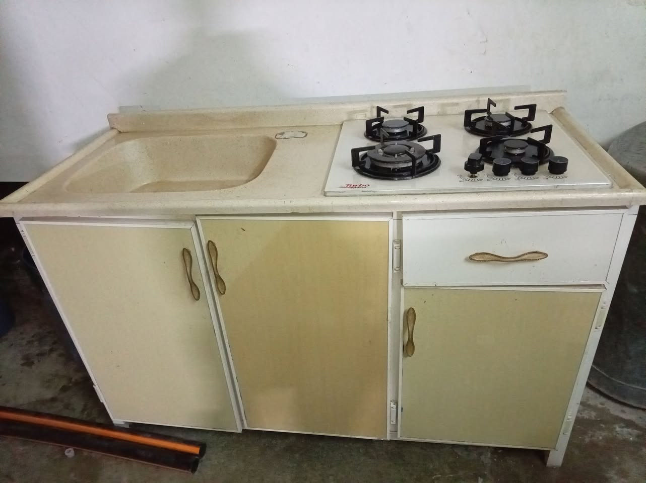 كاونتر للبيع 
السعر: ٨٥ الف 
التواصل على الرقم ***********
