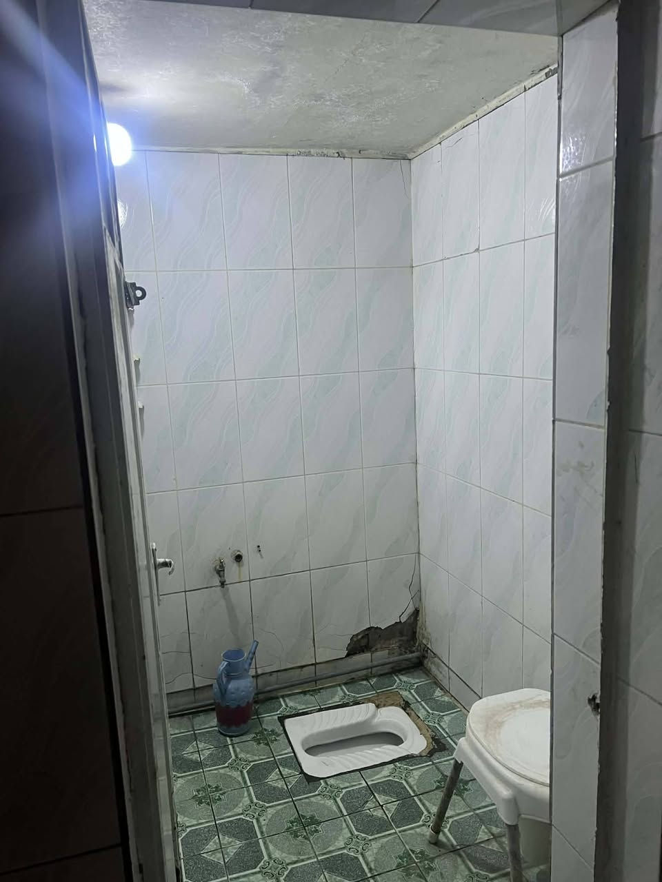 السلام عليكم مشتمل للايجار
المساحه 100 متر 
يحتوي علا طرمه وخدمات خارجيه واستقبال ومطبخ وخدمات  مساحه درج وغرفه جوة وحده والطابق الثاني يحتوي علا ثلاث غرف نوم بل اضافه خدمات وحولي وسخان وماطور والتانكي 
المكان الشعب شارع الصحه خلف شركه الببسي للاستفسار الاتصال *********** أو خاص
