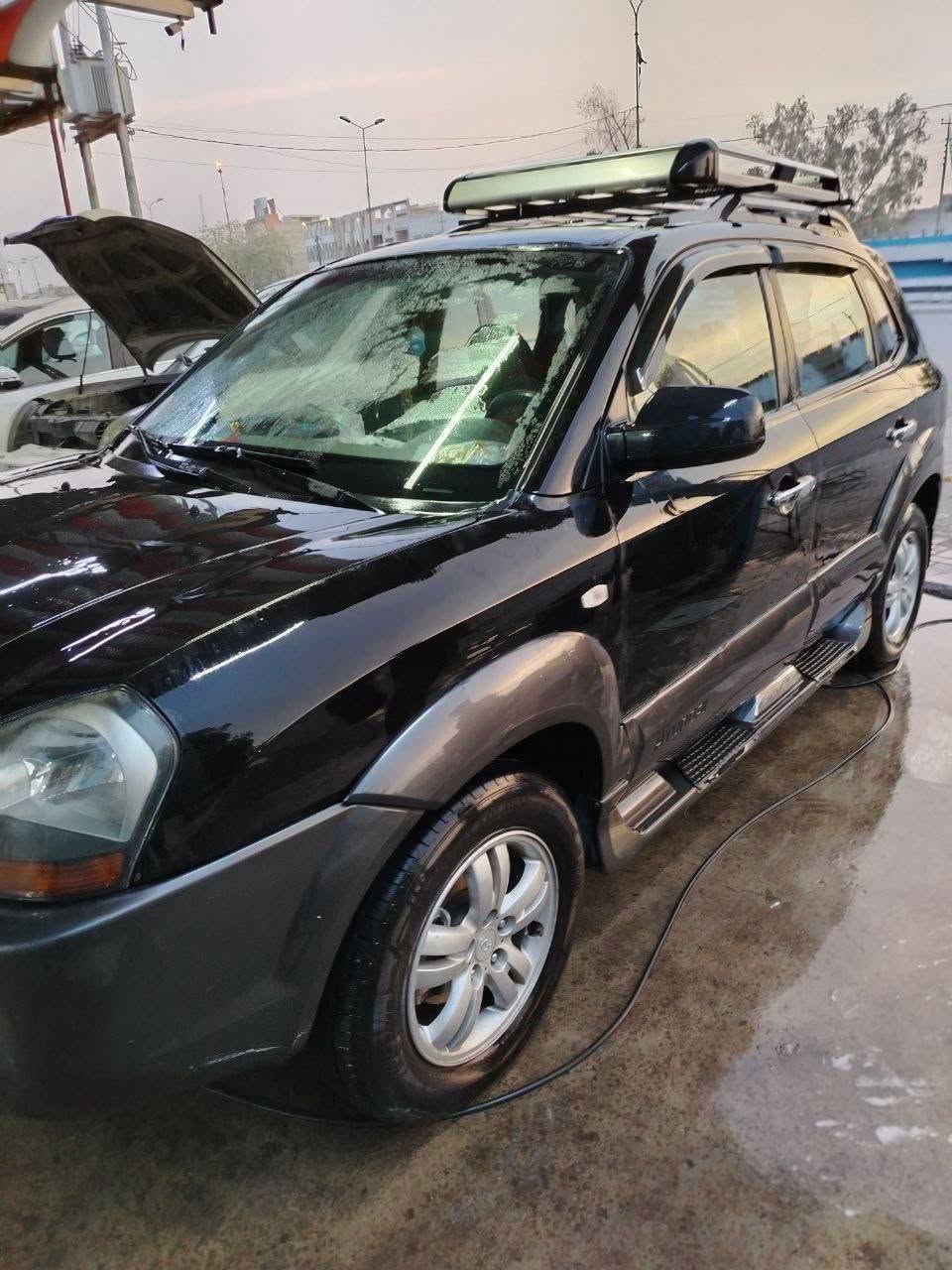 توسان موديل 2009
محرك 2000
أربعه سلندر
كل كهربائياتها شغاله 
باتري جديد
فريز جديد قبل شهر شديته 
تخم تاير جديد شاشة تبريد ثلج بغداد رقم جديد انكليزي تحويل ثاني يوم شرط دوشمة بيه فقط طخة شبر أثر طابوكة فقط بالقمارة العنوان بغداد السعر ٩٨ وبيه مجال للاستفسار *********** بغداد, العراق
