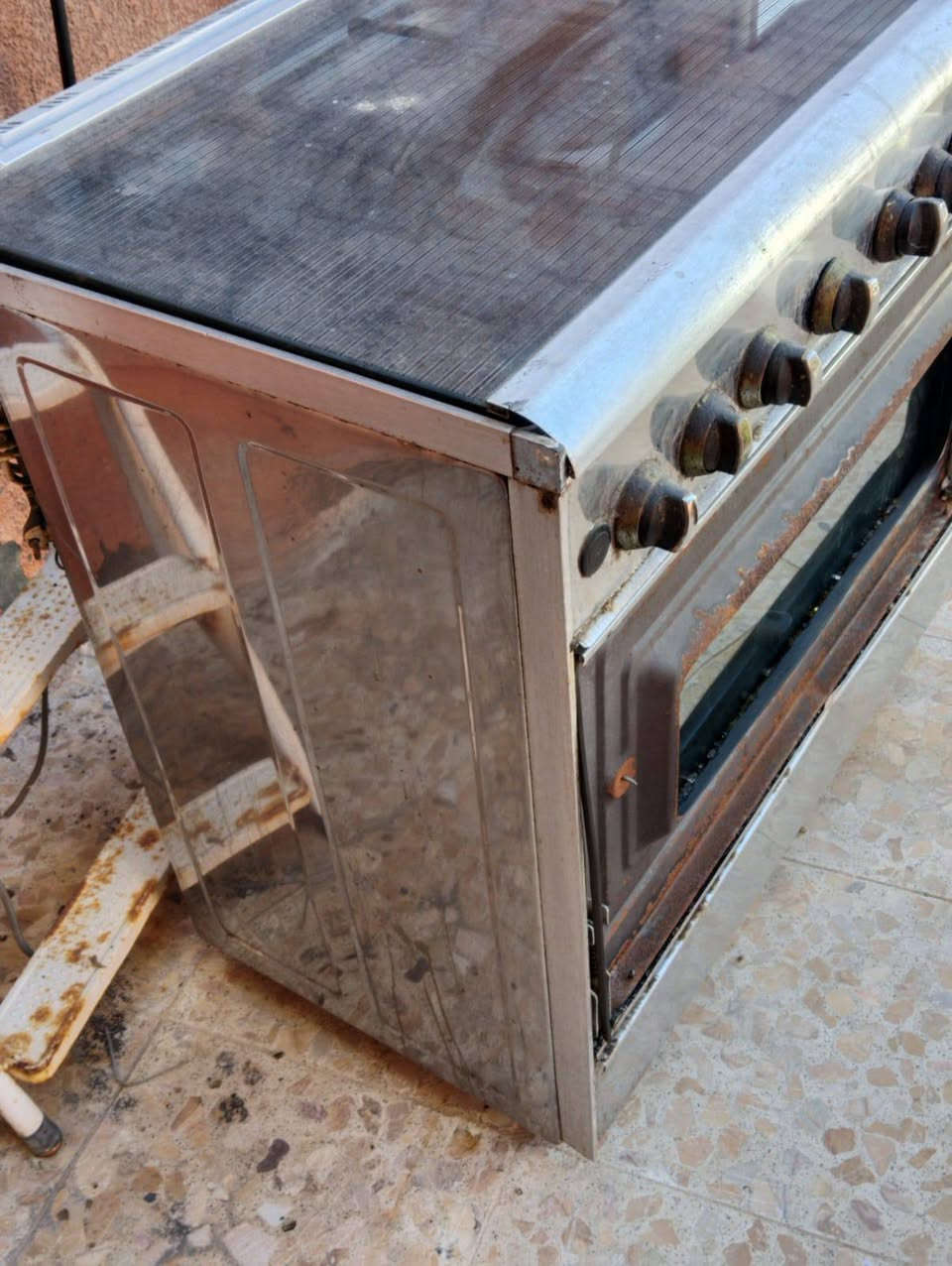 طباخ للبيع كلشي شغال سعر 125 وبي مجال 
البصره الرقم ***********
