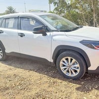 كورلا كروز هايبرد موديل ٢٠٢٥ فتحه بصمه ماشيه ١٧الف كتاب ضمان لل ٤٠  ال...