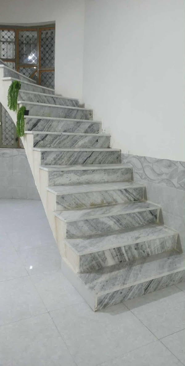 خلفه سراميك متفرغ للعمل 
واساب ***********
