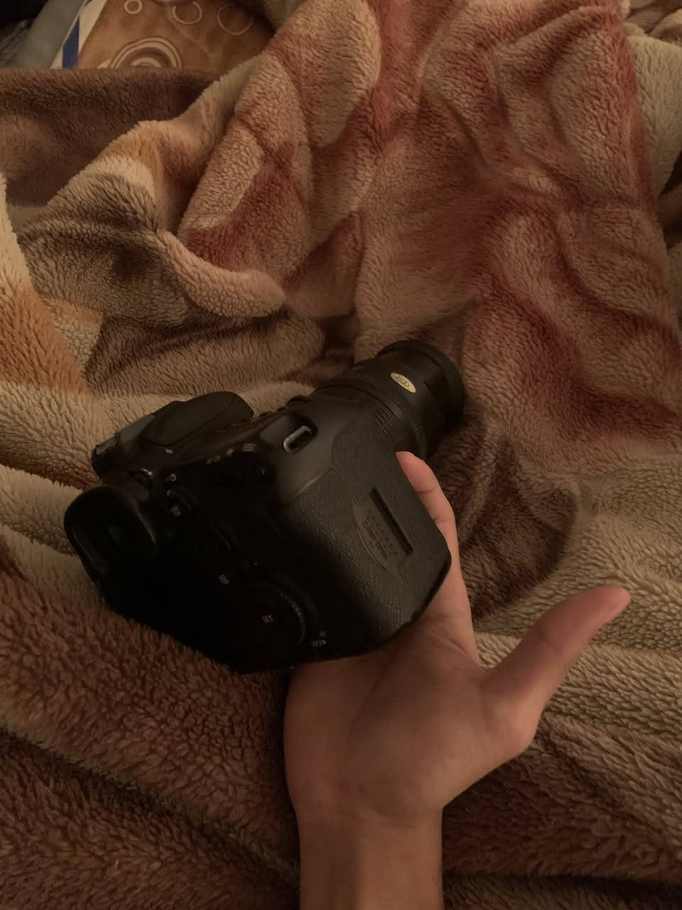 كانون 7d مارك 2 بطاريات 2 شتر 24k كامره نضيفه وكلشي كدامك وعلى الفحص مع عدسه
70/210 فتحه 4 ثابت معروفه بادائه 
شعندك للمراوس اعرض


**إذا كنت صاحب هذا الإعلان وتريد حذفه لأي سبب، رجاءا أرسل رسالة إلى الدعم الفني**