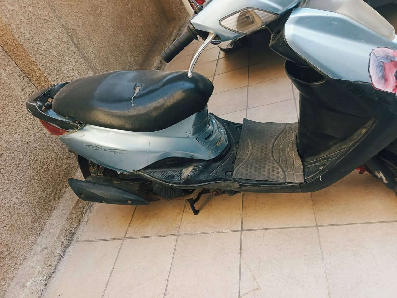 السلام عليكم
للبيع دراجه نضيفه 
محرك مكفول 
كفرات ختم واحد
 المكان بغداد الجديدة
السعر 550 و بيها مجال 
 

رقم الهاتف ***********
