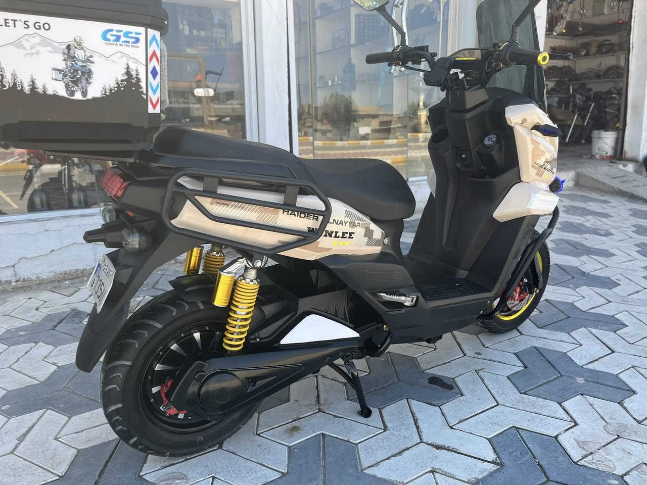 السلام عليكم للبيع اباجي موديل 26 
بطاريات 🔋 مصطرة  38انبير العدد6
فول مواصفات 3انضمت تشغيل بصمة +سويج +كارت سماعات بلوتوث لايت زنون جدن قوي 
تايرات  عريضة جبلي جنطة خلفية 
حساس قفل اربع نمر السرعة 135  شاشة تحتيد اعطال 
الدراجة مستعملة شهرين دراجة حيل حيل نضيفة 
مكاني فلوجة شارع ستين 
لاستفسارات ***********
السعر مليون و75  وبيهة مجال
