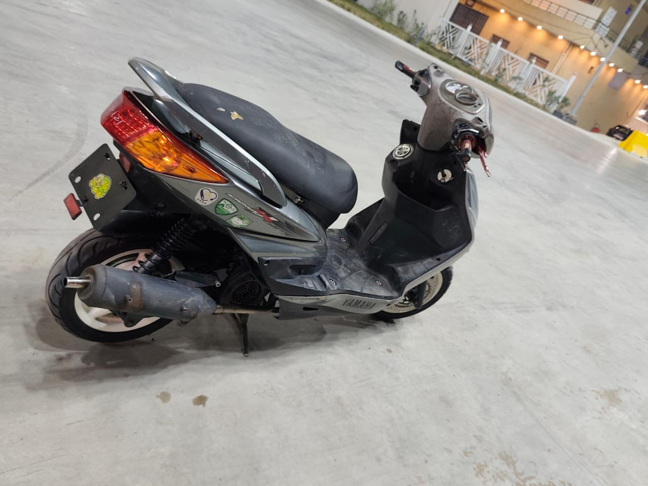 السلام عليكم دراجة سكنس فحل نوزل خطين 
دراجه مال رمبه شلعه تشك الكاع

 تزويد
صالنصه بوري عدل
تخم كلج امامي وخلفي رياضي
يدات بريك +صينيه +فج رياضي
قاعده رقم  رياضيه
 واقيه اماميه كاربون ڤايبر
بكلات رياضي
اشاير رياضي
وياله بيض

مكاني بغداد  جامع النداء
رقمي ***********
