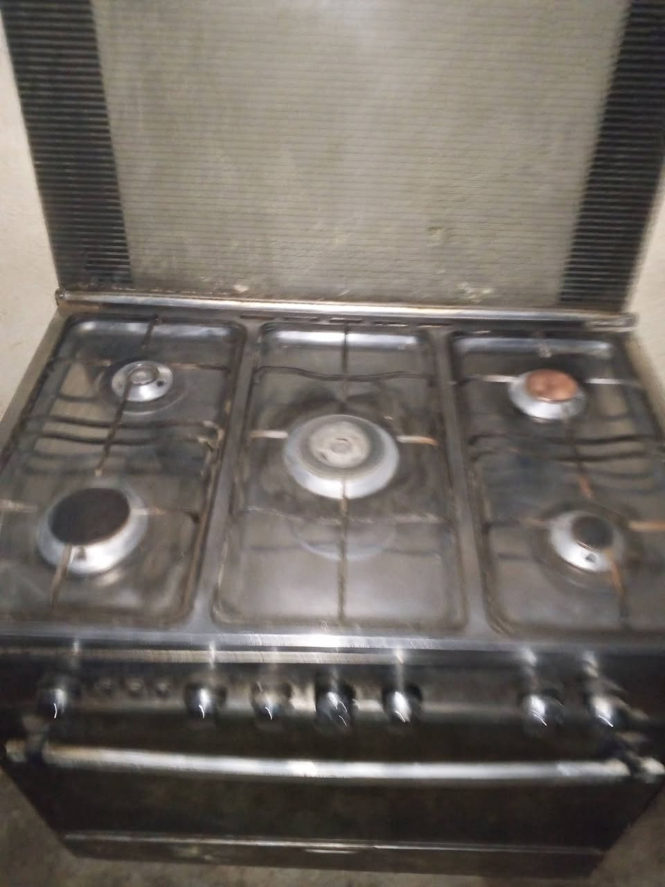 طباخ فريش نضافه كدام عينك 
السعر125 رقم الهاتف ***********
