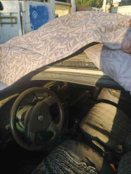 سلام عليكم سياره اوبل فكتره موديل 93 سياره متروكه لمدت 3شهور بيه تبخير بصيط وبيه ضربه بل جاملغ جهت السايق سعره 18ورقه وبيه مجال ***********
