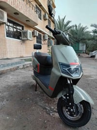دراجه شحن سكنس موديل 2025 جديده مستخدمه قليل. بطاريات كبار دبل نوع WIN...