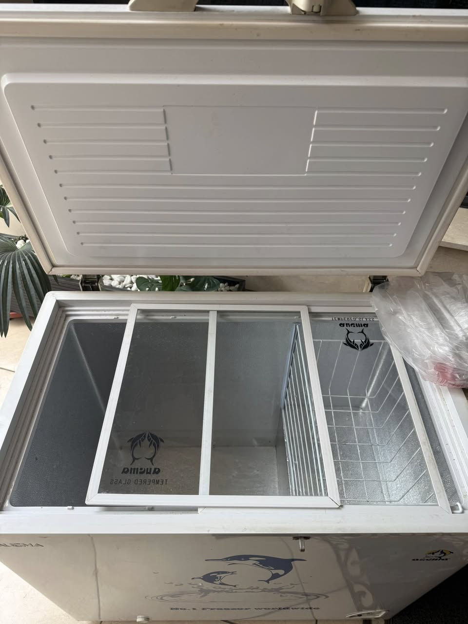 السلام عليكم
مجمدة مستعملة للبيع نظيفة جدا 
السعر 200 الف 
بغداد حي الجهاد 
للاستفسار واتساب فقط
***********
