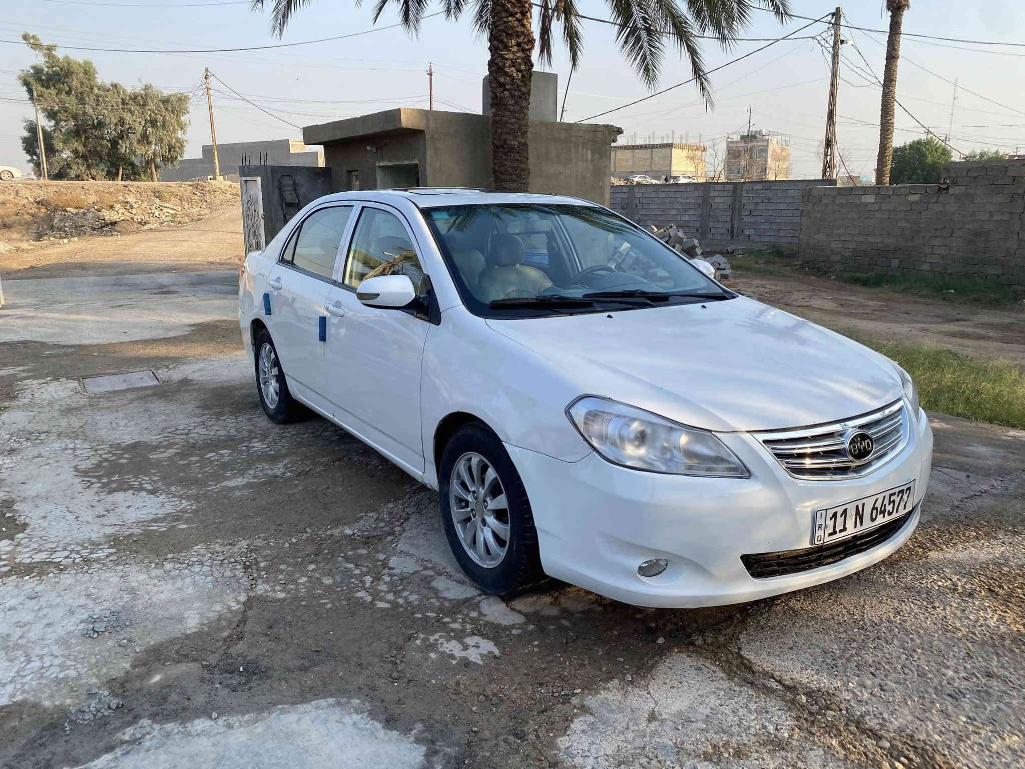 السلام عليكم 
Byd G3 2012 
السياره كير ومكينه بلاديه 
بيها بارد قليل وتكحيلات 
المكينه بيها بدايه تبخير بدون نضح ولا تنقيص 
السعر 60 وبيها مجال قليل مكاني بغداد  
***********
