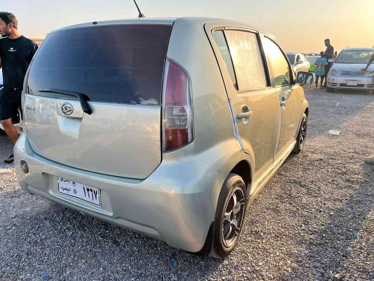 السلام عليكم سيارة دهادسو 2006 السيارة محرك وكير كورلة بحالة جيدة تبريد شغال حدادية حلوة كهربائيات كلها شغال السيارة حلوة وكاعدة ما بيها ضربه بيها صبغ مكانات ابيت حزام سنوية عاج رقم صدامي منتهيى بل ٢١ راعيها فوكاها تحويل ثاني يوم السعر 40$ وبيها مجال للشراي للبيع او مراوس مكاني البصرة المشراق الجديد ***********للتواصل واساب او اتصال ما متواجد بل فيس البصرة, العراق
