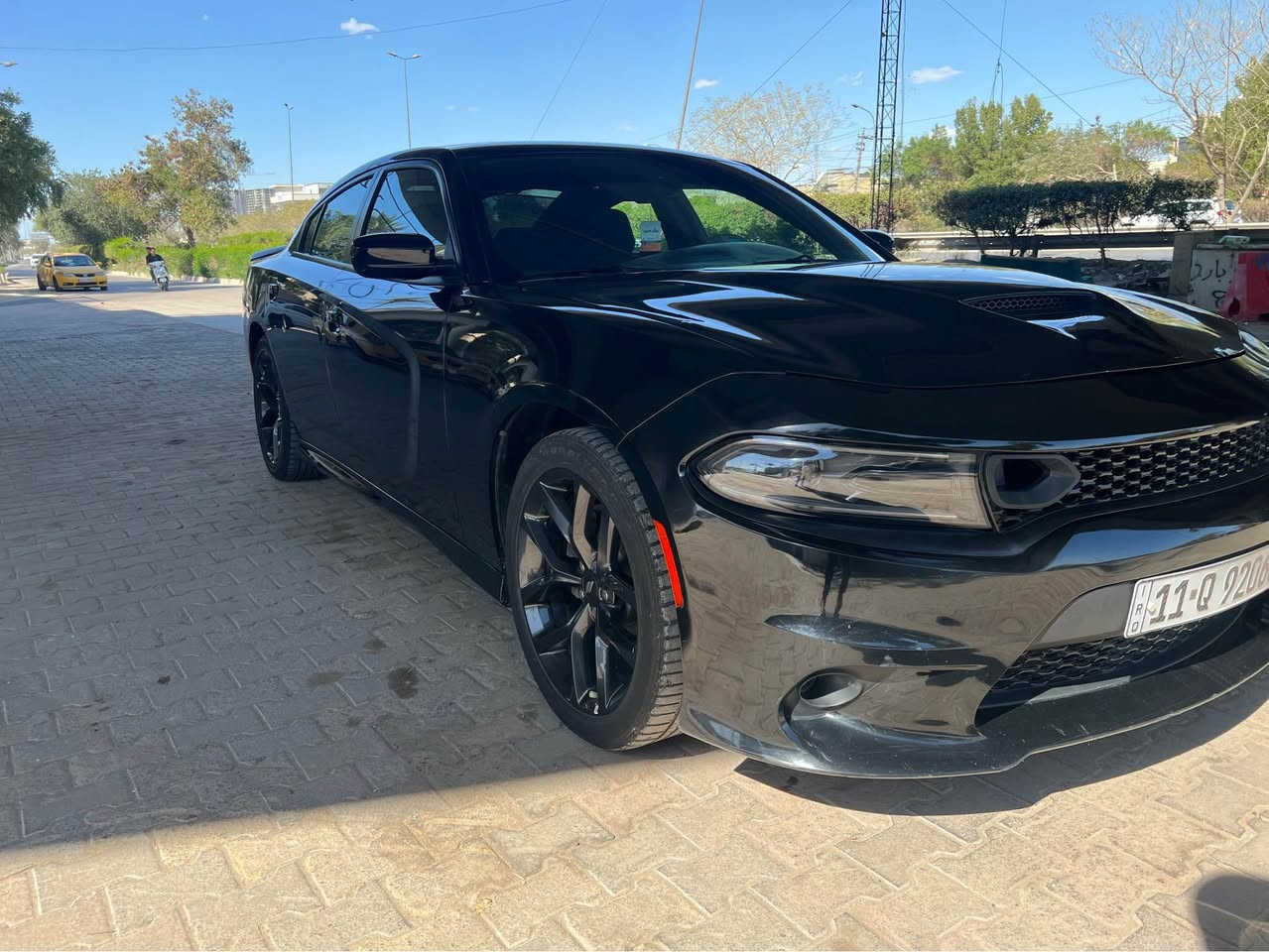 السلام عليكم 
دوج جارجر ٢٠٢٢  فئه جيتي GT وارد امريكي حادثهه جاملغ  جهه السايق والبنيد مصبوغ 
بدون دواخل لا لغد ولا شاصي السياره جديده مكينه كير تبريد صدر كله جديد مناقصهه شيء السياره ماشيه ٣٠ 
مواصفات شاشه كار بلي نظام سبورت وتراكشن شفتات ستيرن حساسات خلفيه فول عده الفتحه 
مواصفات الجيتي 
مكان السياره بغداد الاعظميه 
السعر ٢٤٥  وبيهه مجال بسيط  الشراي يتصل فقط بيع بدون مراوس 
***********
*********** بغداد, العراق
