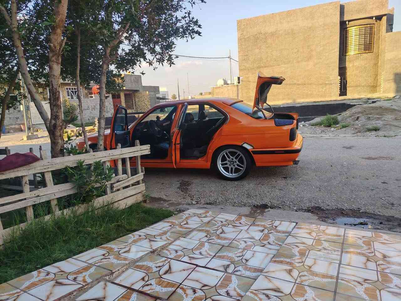 سلام عليكم من رخصة الادمن المحترم للبيع فقط ٥٢٥ اصل مسكر عدل موديل ٩١ تعمير من الصفر وكله بلاد كير ومكينه حاويه تخم تاير جديد تخم ويل ام حجم ١٨ اصلي حداديه اماميه خليه حاويه السياره متعوب عليه هواي  وجاهزه السعر ٧٨ وبيه مجال بسيط مكاني بابل ناحية النيل ***********
