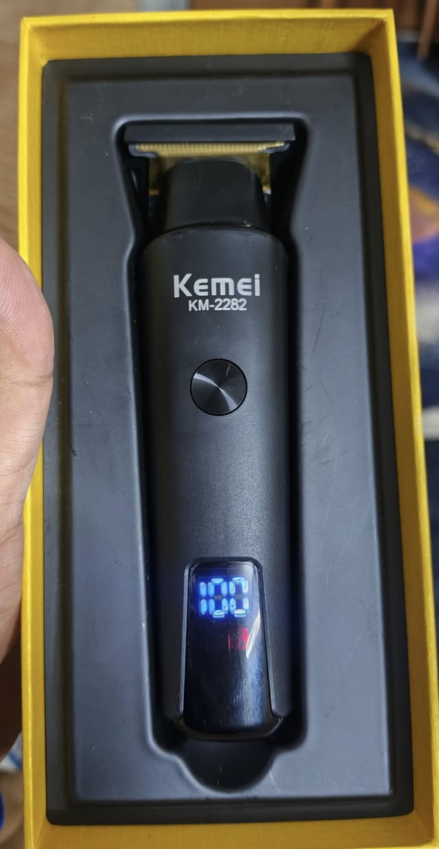 السلام عليكم
مكينة Kemei شحن اصلية ماركة معروفة بالسوگ بعدهة لوك جديدة صفر موس لحلاقة شعر الرأس و اللحية و تستعمل للتحديد تدعم الشحن السريع تايب سي و سعة البطارية 1200ملي امبير تعمل لمدة ساعتين و نص بشكل متواصل  و بيهة سرعتين و نظام تيربو سريع شفرات لون ذهبي وصوتها كلش ناعم  و تجي وياهة كافة الملحقات مع الكارتونة السعر ب13 ألف الشراي يجي خاص


**إذا كنت صاحب هذا الإعلان وتريد حذفه لأي سبب، رجاءا أرسل رسالة إلى الدعم الفني**