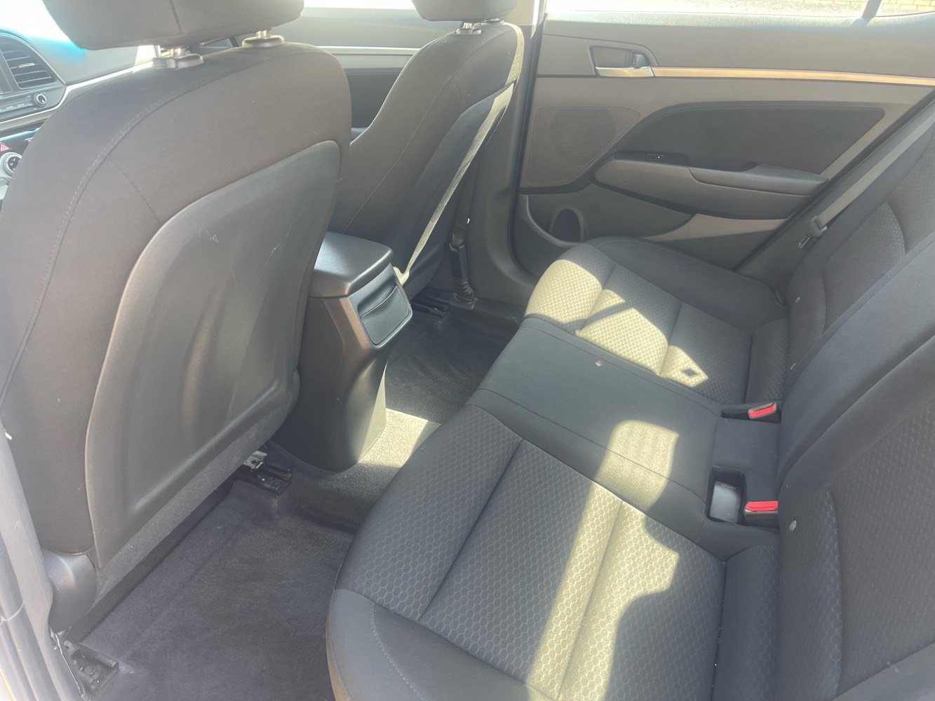 النترا موديل 2020 وارد أمريكي
السياره بأسمي
حادث امامي مبدل دعاميه وبنيد مصبوغ
ماشيه 139 الف
مكينه مفتوحه ( كازكيت ) 
مكان السياره بصرة / أم قصر 