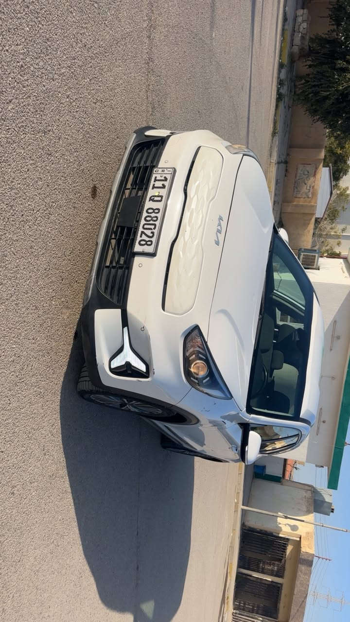 السلام عليكم

كيا نيرو هايبرد  بلكن.  كهرباء هايبرد بانزين  موديل2024

( تفول مرة بالشهر ) وارد خليجي 

السياره خير من الله نظافه

السياره لون ابيض

السياره مرقمه وكامله ومصلحه رقم بغداد 

حادثها جزء من السقف

 سونار موضح بالصور 

ماشيه: 65 الف 

المواصفات 

مري شفط

بصمه

اشاير بالمري 

كشن مخمل 

ترحيب دخول 

.نظام ايكو وسبورت قياده

• بطارية ليثيوم

• شاشة كبيرة

• كاميرا خلفية

• حساسات خلفية 

• ⁠حساسات اماميه

 .اتو هولد

رادار امامي

• مانع تصادم

• محدد مسار

• تصحيح مسار

• مثبت سرعة

• مانع انزلاق

• بصمة تشغيل

• بصمة أبواب

• مري رادار

• نقطة عمياء

• شاشة اعطال

• عداد ديجيتال متغير الوان

• اضوية امامية LED

• اضوية خلفية LED

• كشافات زنون LED

• حساسات إضاءة

• إنارة تلقائية Auto

• نظام صوتي مميز 

• أوامر صوتية

• حساسات اصطدام

• حساسات مطر

• حساسات دخول الإنفاق

• حساسات ضغط هواء الإطارات

‏• GPS

شفتات بلستيرن

تبريد قطعتين

قياده ذاتيه عل الطريق 

• بلوتوث

• مدخل USB + AUX

وبيها بعد مواصفات خير من الله 

سعر  السيارة 128 ورقة  

الاستفسار على الرقم ***********

مكانها سامراء مستعجل عل بيع ومنزل السعر
