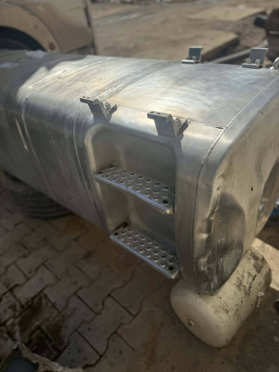 سلام عليكم تانكي كاز مال مان تيكه حجم 780كامل هو قواعده مكان كلار ***********
