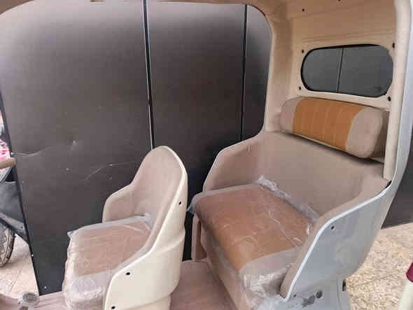 للبيع دراجة مسقفة ٣ عجلات ترند جديدة استخدام ٤ ايام فقط والوصل مالتهة موجود للأستفسار *********** او وات ساب مكاني بغداد زيونة
