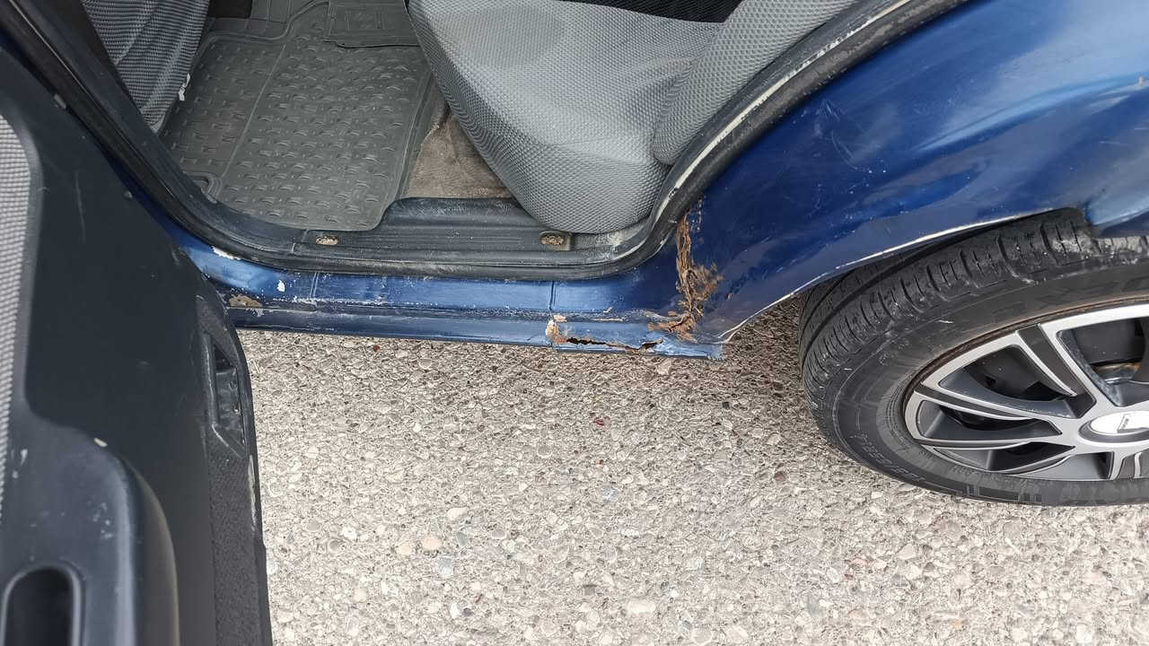 النترا دمعه 93
تبريد تدفئه 
رقم انبار بأسمي شرط التحويل او الوكالة 
مصبوغة عام ومعمره بيها ضربة بالجاملغ عكس السايق 
محرك وكير على الفحص 
كهربائيات كلها شغاله
كير عادي 
السعر 32 وبيها مجال
***********
موجوده بالانبار
