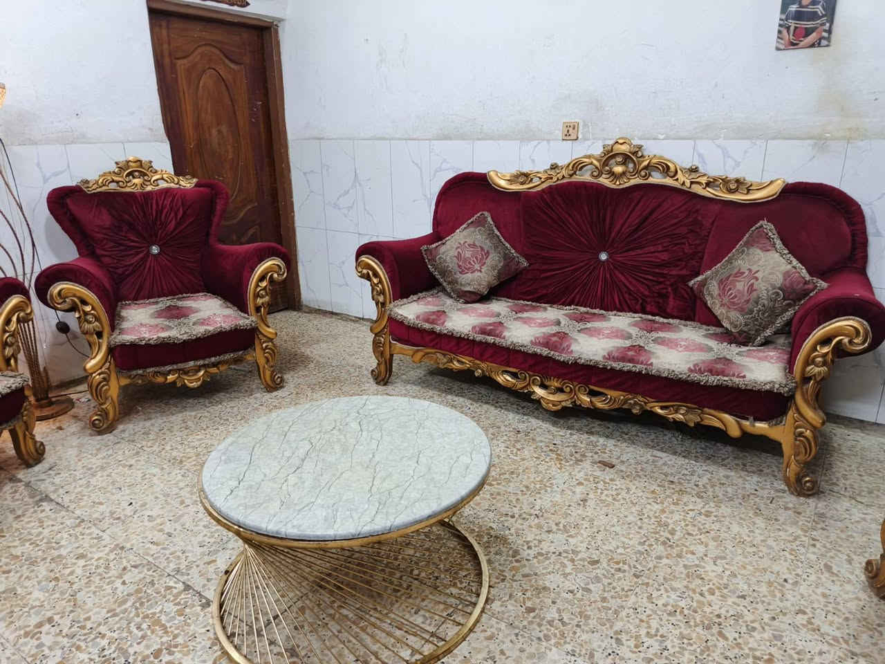 تخم زان تركي 10 مقعد مع الطبلات نظيف
سعره 270 وبي مجال مكان
 البياع يوجد توصيل بكروه ب واتساب
 ***********

