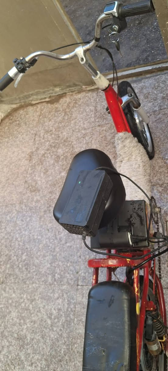 بيسكل شحن حجم20شرط الشغل نظيف جدآ.البطاريه بحاله ممتازه يمشي شحن وبايدان نقص بس جملاغات سعرهن ب١٠الاف وسعرهه بلاش ب١٢٥الف على الراغب بالشراء الاتصال بالرقم***********
