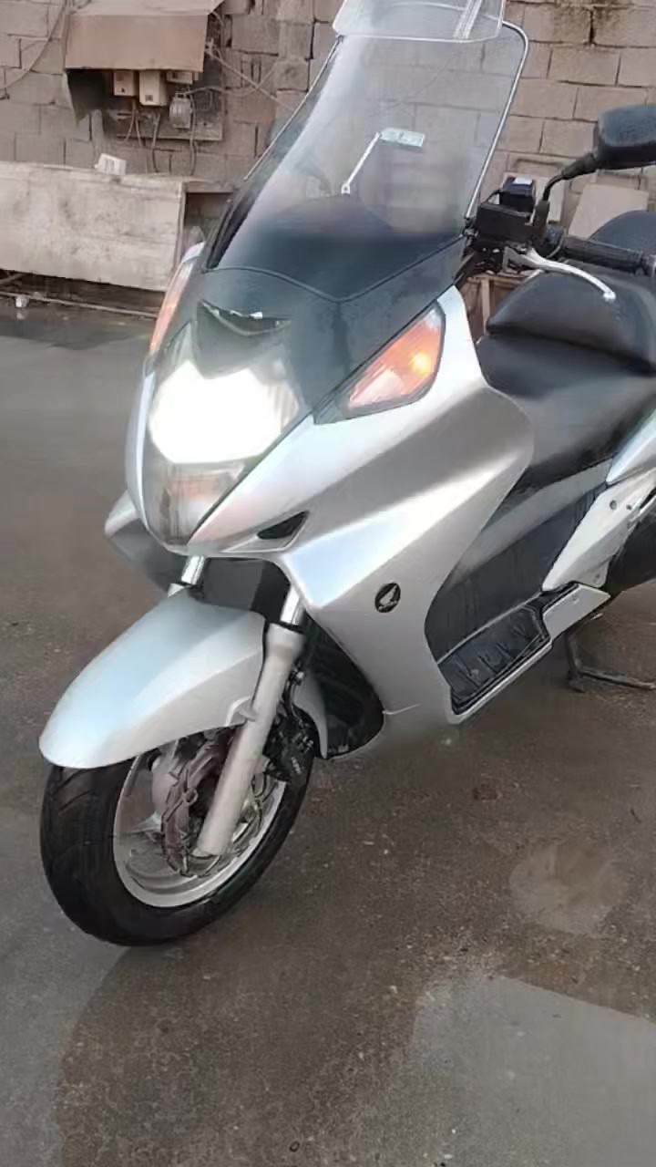 السلام عليكم سلفر ونج 600 كفالة عامل المكينة خير من الله تجي وشوف للبيع السعر خاص ***********
