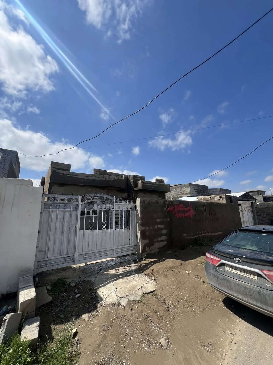 سلام عليكم
البيع بيت + ويرهم لايجار في العلم منطقه روتانا 

مساحه البيت 300 

شارع تبليط 

غرف نوم عدد 2 

صاله + استقبال

جموعه صحيات 

داخل وخارج 

لاستفسار 

هـ ***********
