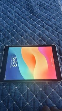 ايباد ٩ نضيف بي ضربه خفيفه كلش بضهر متاثر ذاكره٦٤ بطاريه ماعرف شكد مفا...