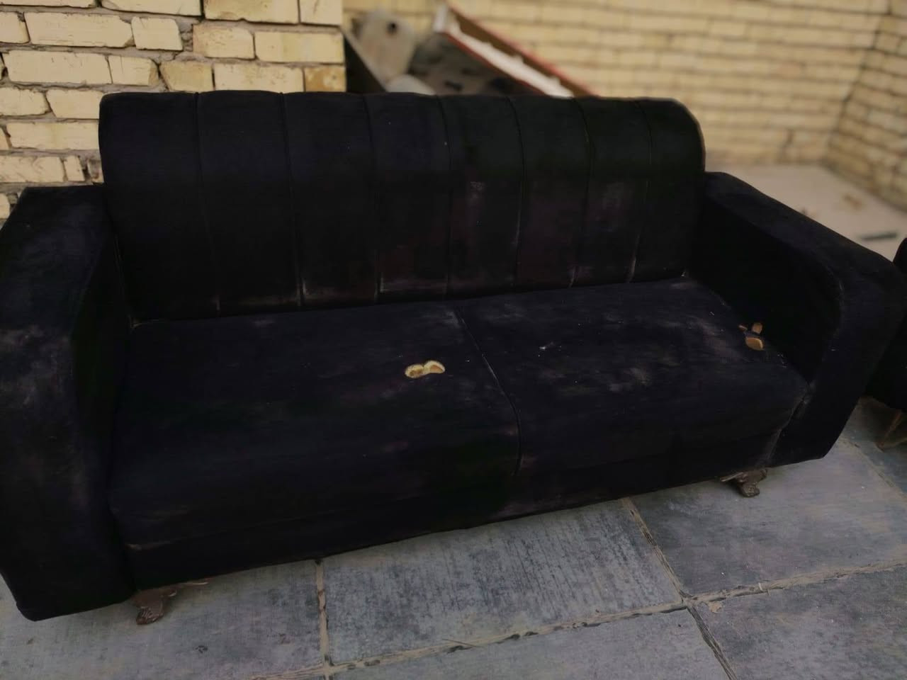 ٧ مقاعد نضيف اسفنج قوي بس واحد منهم بس زروف مال فحمه بس لاكسر ولاشي مكاني خطيب زراعي مولد الحمره *********** السعر ١٠٠
